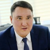 «Бұл идеологиялық емес, практикалық қадам» – Айбар Олжаев Конституциялық өзгерістер туралы