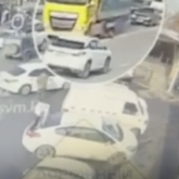 Алматыда жолдан өтіп бара жатқан ер адамды жүк көлігі басып кетті (ВИДЕО)