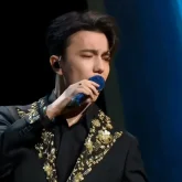 «Жасай бер, қазақтың ұлы!»: Сахнада туды сүйген Димаш елді жылатты (ВИДЕО)