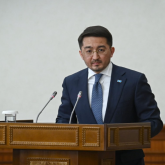 KazLLM-ге көшу: Тоқаев министр Мәдиевтің жауабына күмән келтірді