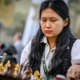 Бибісара Асаубаева ресейлік әлем чемпионын тізе бүктірді