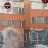 Ақтөбеде шатырдан құлаған қар кіреберісті қиратып, халықты шошытты