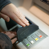 Банктерден бір айда 1,5 трлн теңге шешілді: халық банктерге сенбей жатыр ма?