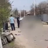 Алматы маңында жеңіл көлік пен мопед соқтығысып, 1 адам көз жұмды (ВИДЕО)