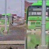 Жаңбыр жауса – автобус бататын қала: Атыраудағы жол кімге керек?