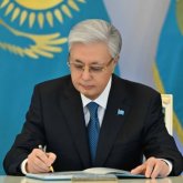 Президент «Ялла» ансамблінің көркемдік жетекшісі Фаррух Закировті марапаттады
