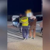 Шымкентте бір топ адам 60 жастағы ер адамның аяғын сындырып, пышақтап кеткен