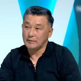 «Артын жалап беретіндер жақсы өмір сүріп жатыр»: Алмат Сақатов жағымпаз адамдарды аямай сынады (ВИДЕО)