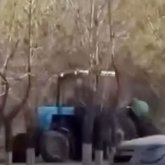 Мас күйде болған: Астанада тракторшы жол ережесі өрескел бұзды