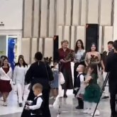 Тойына балалар үйінің балаларын шақырған жас жұбайлар көпті тәнті етті (ВИДЕО)