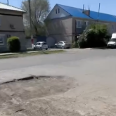 Бәйтерек ауданындағы масқара: Зәулім ғимарат бос тұр, шенеуніктердің көздегені не?