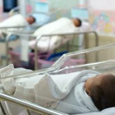 Алматы облысында жатырында 6 ісігі бар әйел дені сау сәби босанды