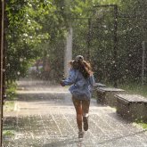 Жаңбыр, дауыл, екпінді жел: Бүгін еліміздің бірнеше өңірінде ескерту жарияланды