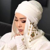 «Үлкен күнәдан қорқамыз да...»: Айнұр Тұрсынбаева оқырмандарына ой тастады