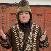 «Жаттап алса қайтеді»: Тұрсынбек Қабатов бата беремін деп, елден оңбай сөз естіді (ВИДЕО)