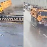 Алматыда жүк көлігі басқаруын жоғалтып, бетон бөгетке соғылды