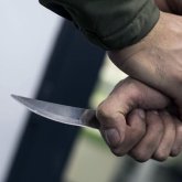 Атбасарда әйел адам көршісін пышақтап өлтіріп, пәтеріне қамап кеткен