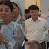«Бірден айтып қояйын»: Димаштың анасы танымал әншінің құдасына ескерту жасады