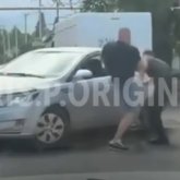 Алматыда жолға таласқан жүргізушілер төбелесті (ВИДЕО)