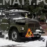 Алматыда жол ортасында жүк көлігі өртеніп кетті