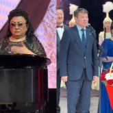 «Шаң ғой мынау!»: Мақпал Жүнісованың сахнадаға әрекеті көпті күлкіге батырды (ВИДЕО)