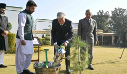 Тоқаев Пәкістан Премьер-министрінің резиденциясы аумағында ағаш отырғызды
