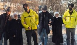 Димаш Құдайбергеннің Алматыда әжесімен серуендеген фотосы тарады (ФОТО)