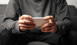 «Қарызға батып, өмірден түңілдім»: Лудоманиядан айыққан азамат өз басынан өткенін айтты