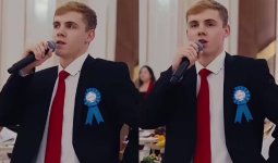 «Мақтан тұтар азамат»: Мұқағалидің өлеңін жатқа оқыған орыс жігіт көпті тәнті етті (ВИДЕО)