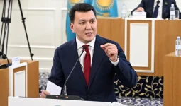 «Жершілдіктің белгілері байқалады»: Ерлан Қарин ескерткіштер мәселесін көтерді (ВИДЕО)