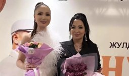 «Төрт баладан кейін етек-жеңін жинады»: Гүлзира Айдарбекова келіні Жұлдыз туралы айтты (ВИДЕО)
