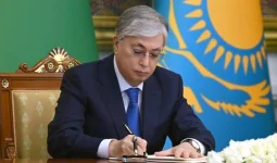 Президент Қорғаныс министрлігінің үш лауазым иесін қызметінен босатты