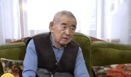 Жүрсін Ерманның 75 жылдық мерейтойына орай ақынға көлік тарту етілді