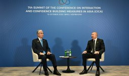 Тоқаев Әзербайжан Президенті Ильхам Әлиевпен кездесу өткізді