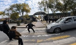 Ақтауда жаяу жүргіншілер өткелінде 11 жастағы оқушыны көлік қағып кетті