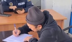 «Эмоцияңа ие бол»: Алматыда автобуста әйелмен жанжалдасқан ер адам қамауға алынды (ВИДЕО)