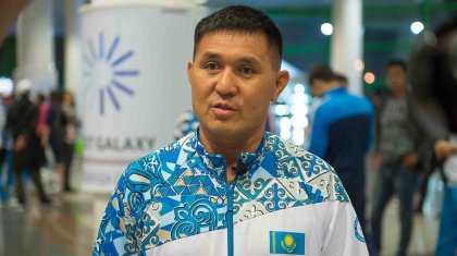 Мырзағали Айтжанов: «Финалға дейін үш боксшымыздың жолын кескен, енді екі жігітіміздің алтынын тартып алды»