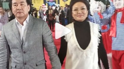 Екінші күйеуімен қызыл кілемде қол ұстасып жүрген Дана Нұржігіт көптің ыстық ықыласына бөленді (ВИДЕО)