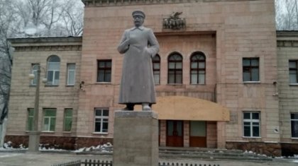 «Пенопласттан жасалған»: Қазақ даласында «қызыл қырғынды» жасаған Сталиннің ескерткіші Алматыда пайда болды