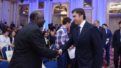 Әкім Әбдірахымов жаңа жылды Шымкентте қарсы алып, бірден Дубайға ұшуға шақырды