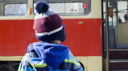 Астанада қақаған аязда кондуктор 10 жастағы баланы жол ақысын төлемегені үшін автобустан түсіріп жіберген