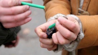 Павлодарда оқушының қолындағы петарда атылып кетті