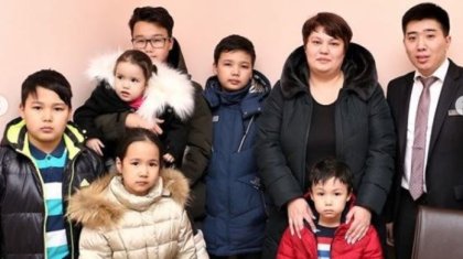 «Аты-жөнін айтпауды сұраған»: астаналық кәсіпкер көпбалалы анаға баспана сыйлады