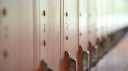 Ақтөбеде 6 жасар баланың үстіне шкаф құлаған: медбике алғашқы көмек көрсетпеген