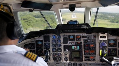 Пилот поссорился с женой и врезался в свой дом на самолете