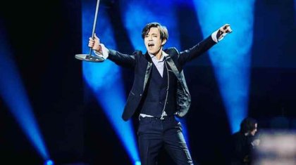 Димаш Құдайберген барабанда қалай ойнайтынын көрсетті (ВИДЕО)