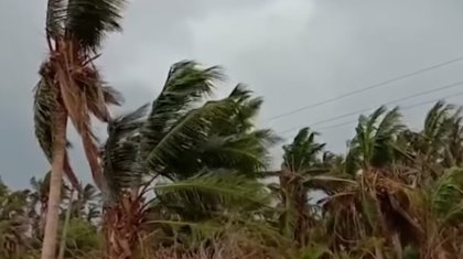 Үндістанға жойқын дауыл төніп келеді: пойыздар тоқтап, әуежайлар жабылып жатыр