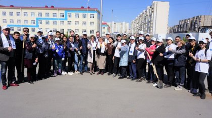 Қарағандыдағы Достық үйінің маңайына 100 көшет отырғызылды