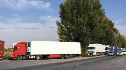 Бішкектен Қазақстанға кірмек болған жүк көліктері қайта бөгеле бастады