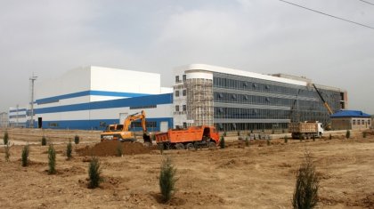 Шымкент қаласының әкімі энергетикалық сусын шығаратын компанияның жұмысымен танысты